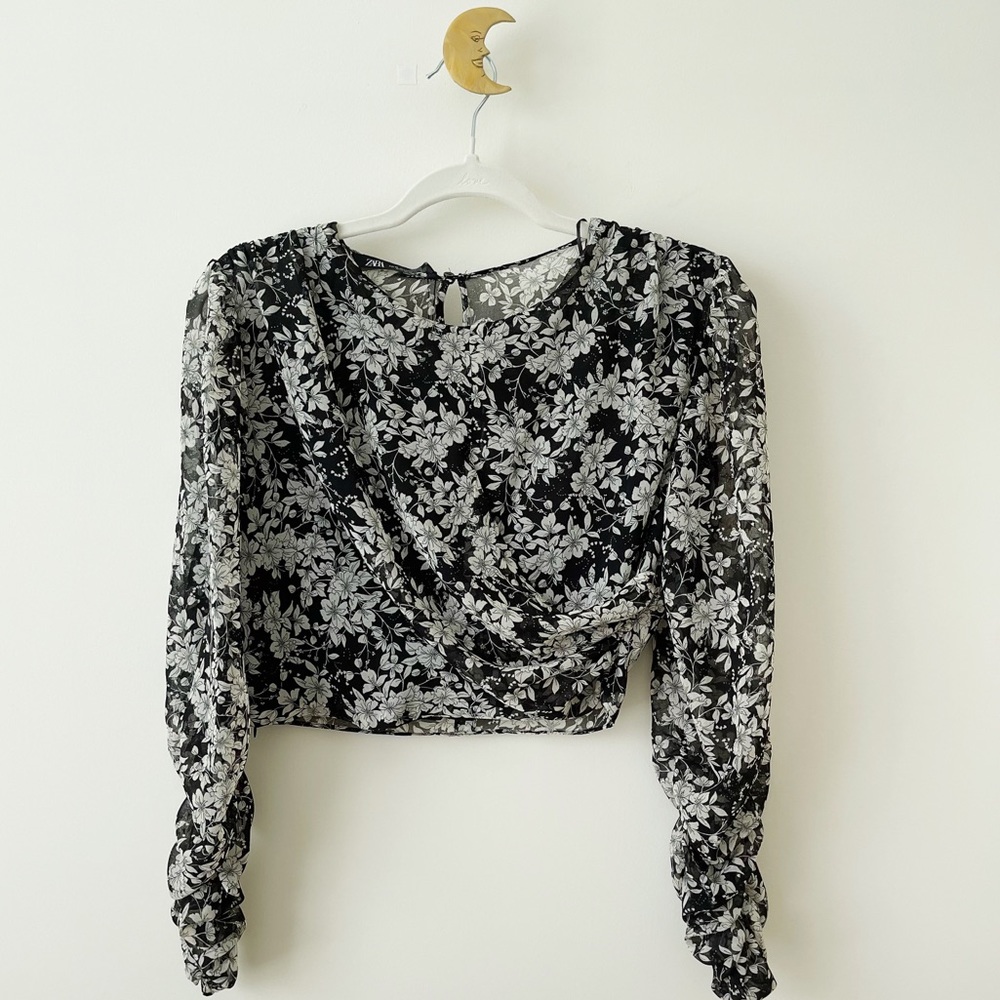NWT Floral Long Sleeve Crop Top